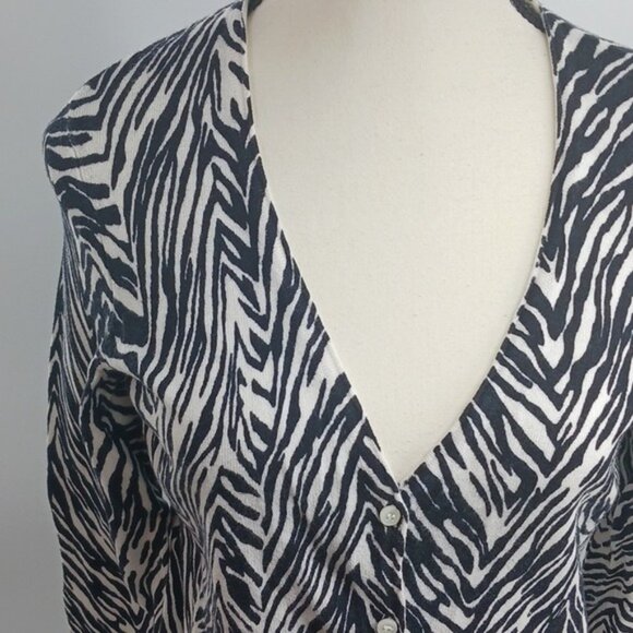 Ann Taylor Cardigan Sweater Womens Size MP Zebra Print Button Front Long Sleeve - Picture 2 of 6